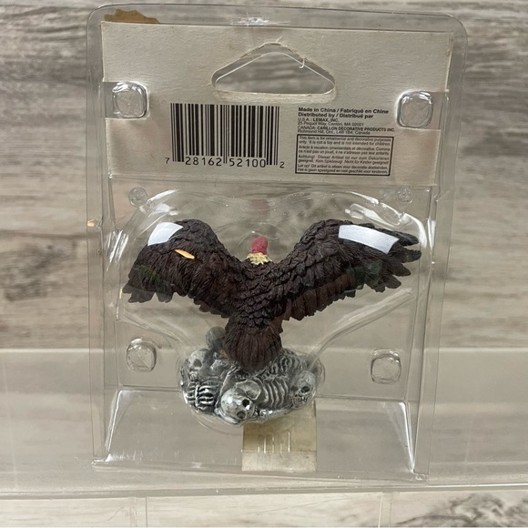 Lemax Spooky Town Halloween VULTURE on Skulls Bones Skeletons 52100 Village NEW - Picture 4 of 4